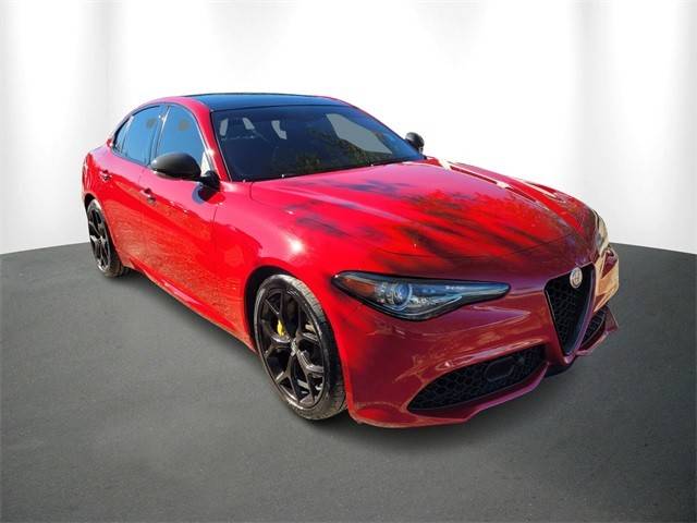 2019 Alfa Romeo Giulia Sport RWD photo