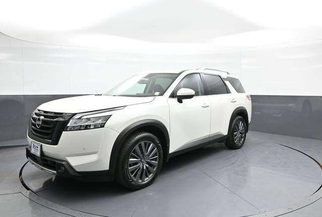 2022 Nissan Pathfinder SL 4WD photo