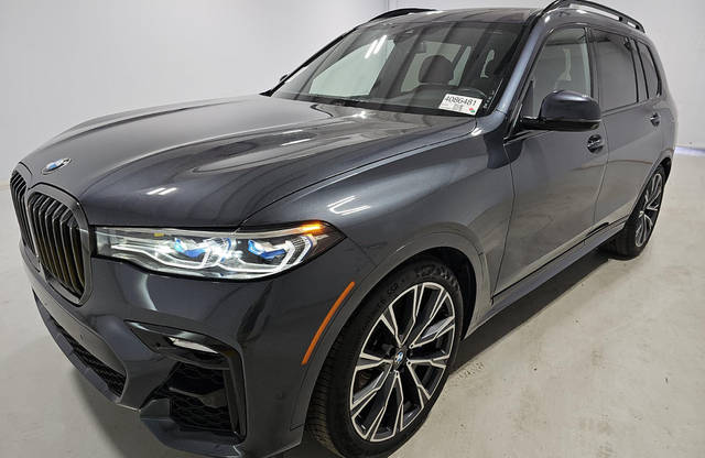 2022 BMW X7 M50i AWD photo