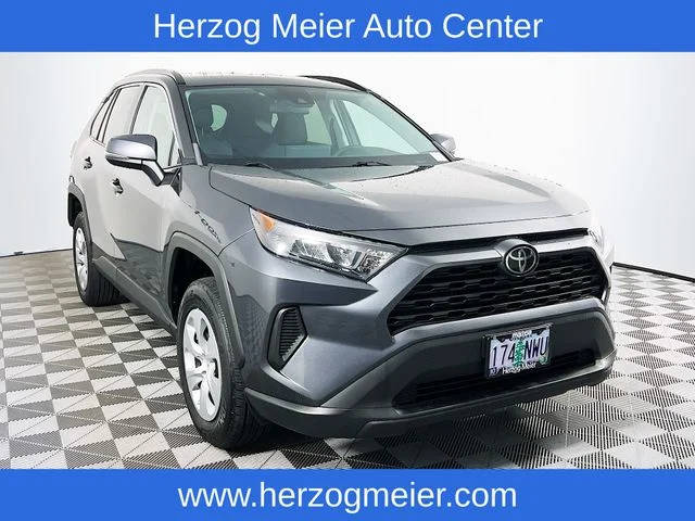 2019 Toyota RAV4 LE AWD photo