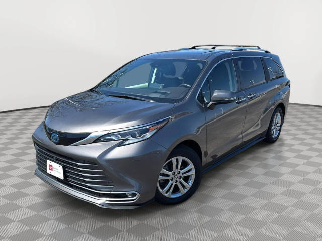 2022 Toyota Sienna Platinum AWD photo