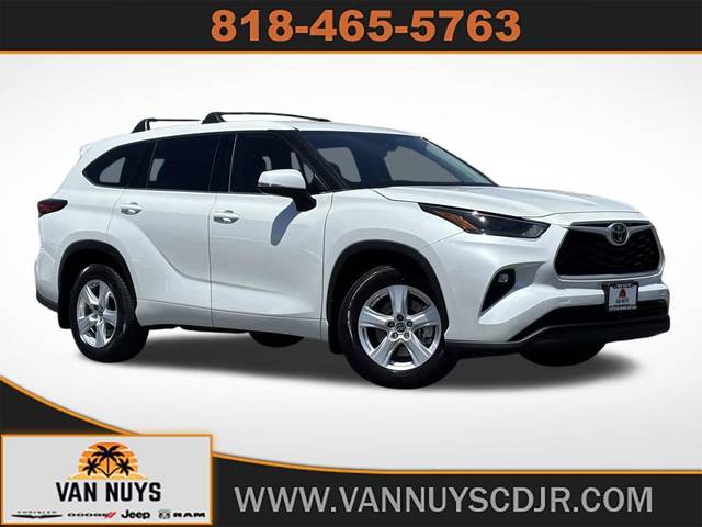 2022 Toyota Highlander LE FWD photo