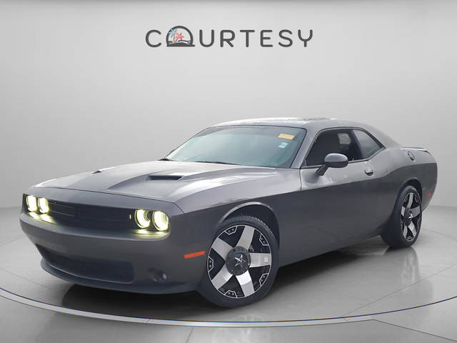 2022 Dodge Challenger SXT RWD photo