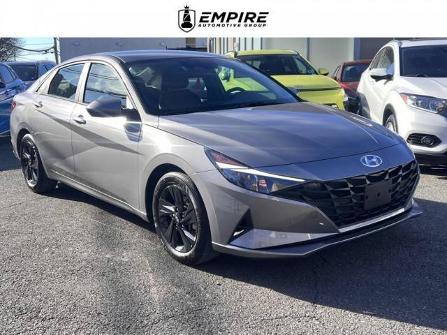 2022 Hyundai Elantra SEL FWD photo