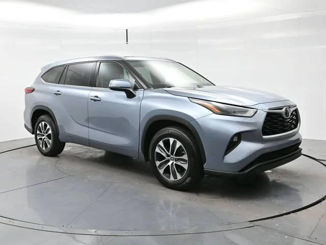 2022 Toyota Highlander XLE FWD photo