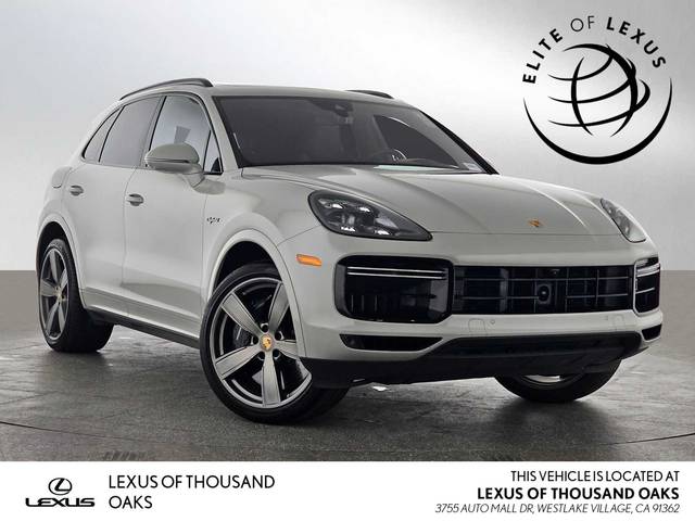 2022 Porsche Cayenne Turbo S E-Hybrid AWD photo