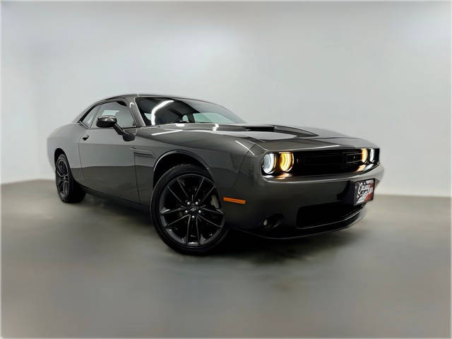 2022 Dodge Challenger SXT AWD photo