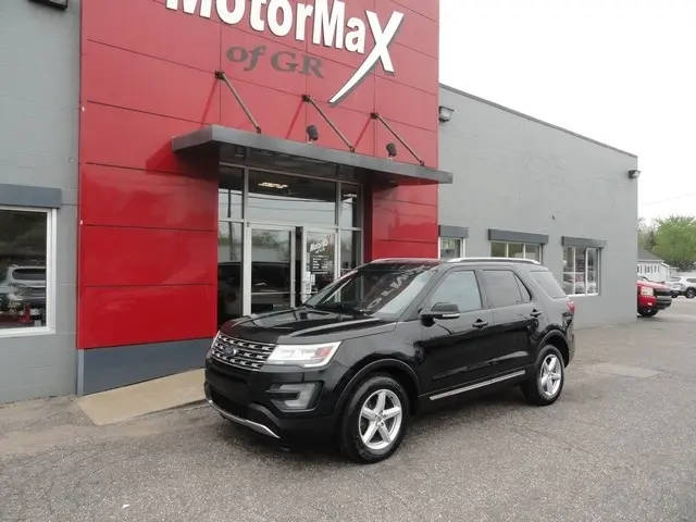 2017 Ford Explorer XLT 4WD photo