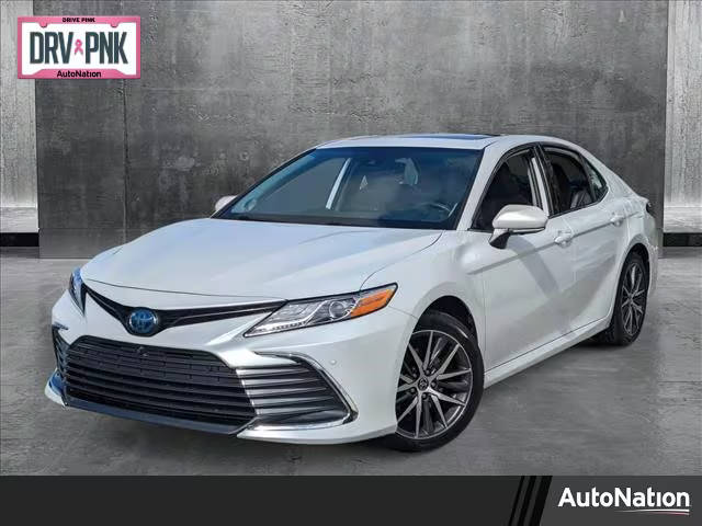 2022 Toyota Camry Hybrid XLE FWD photo