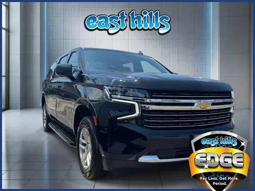 2022 Chevrolet Suburban LT 4WD photo
