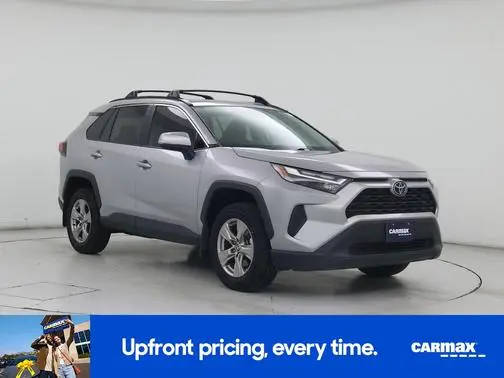 2022 Toyota RAV4 XLE FWD photo