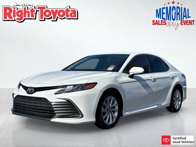 2022 Toyota Camry LE FWD photo