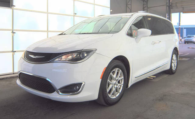 2020 Chrysler Pacifica Minivan Touring L FWD photo