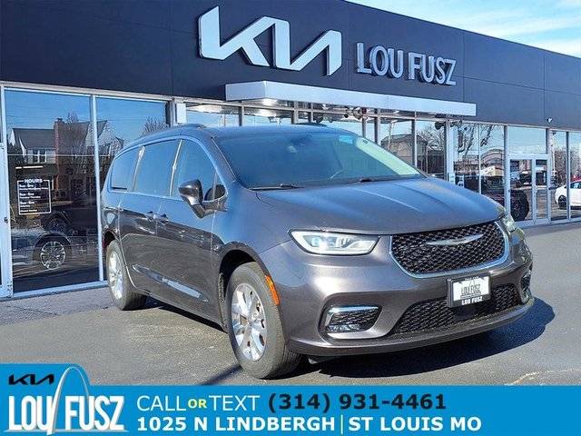 2022 Chrysler Pacifica Minivan Touring L AWD photo