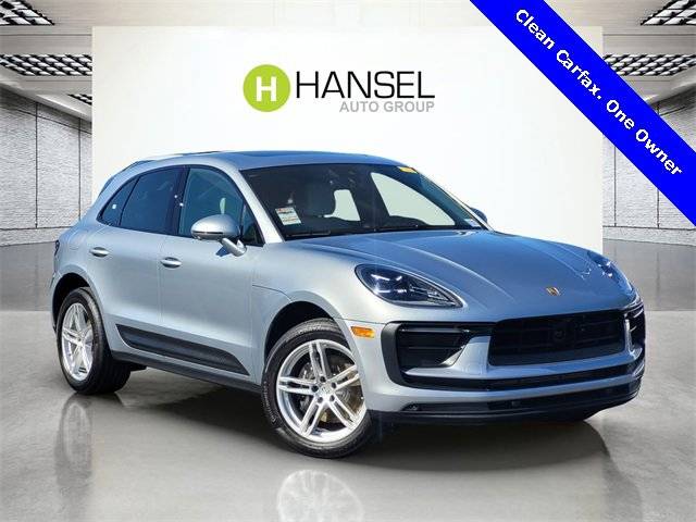 2022 Porsche Macan  AWD photo