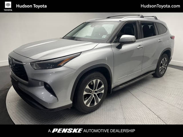 2022 Toyota Highlander Hybrid XLE AWD photo