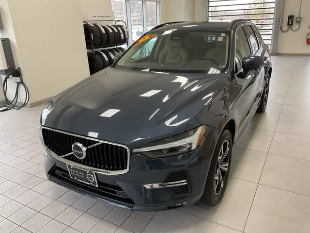 2022 Volvo XC60 Momentum AWD photo