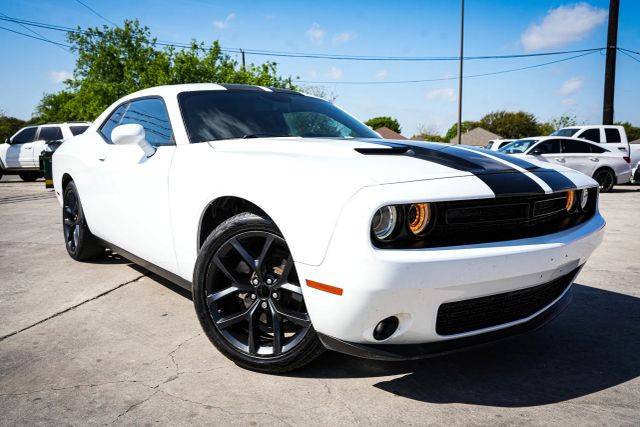 2022 Dodge Challenger SXT RWD photo
