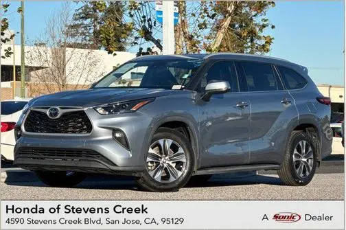 2022 Toyota Highlander XLE AWD photo