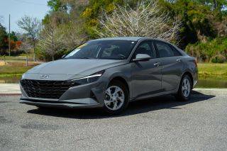 2022 Hyundai Elantra SE FWD photo