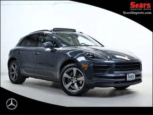 2022 Porsche Macan  AWD photo