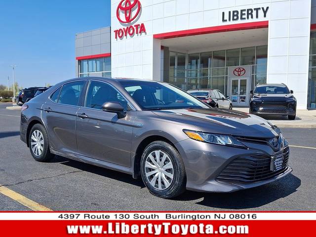 2018 Toyota Camry Hybrid LE FWD photo