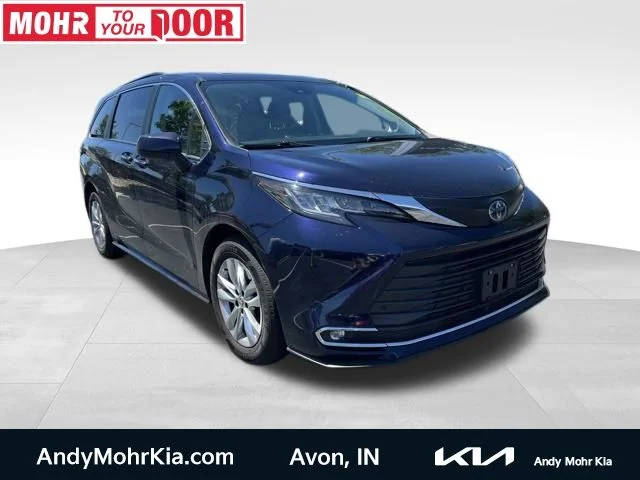 2022 Toyota Sienna XLE FWD photo