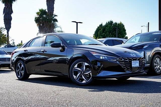 2022 Hyundai Elantra Limited FWD photo