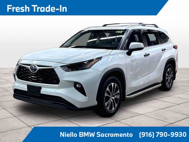 2022 Toyota Highlander Hybrid XLE FWD photo