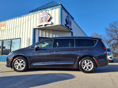 2020 Chrysler Pacifica Minivan Limited FWD photo