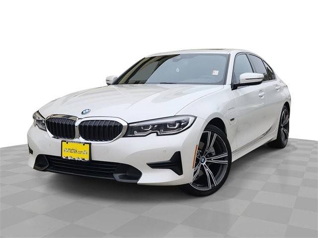 2022 BMW 3 Series 330e RWD photo