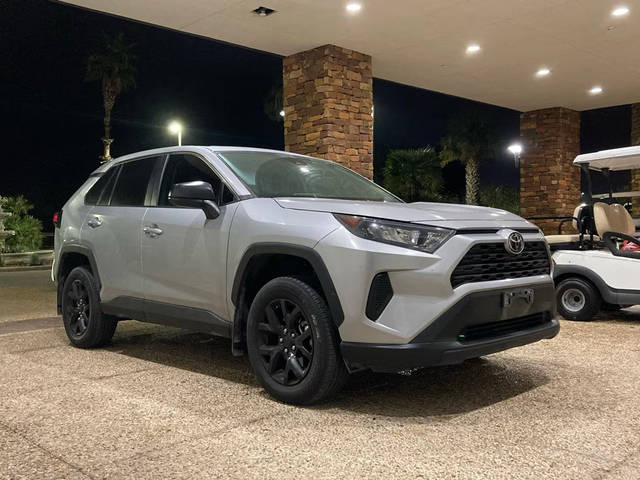 2022 Toyota RAV4 LE FWD photo