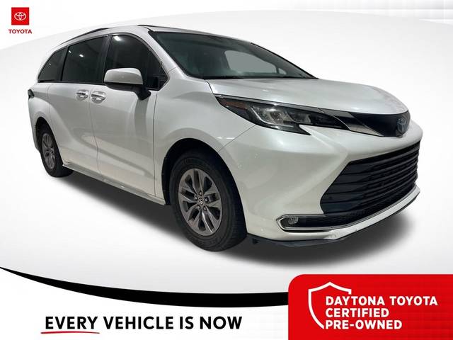 2022 Toyota Sienna XLE FWD photo