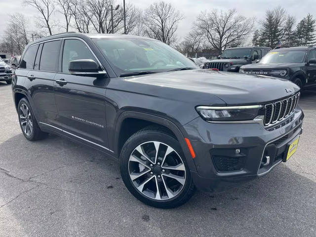 2022 Jeep Grand Cherokee Overland 4WD photo
