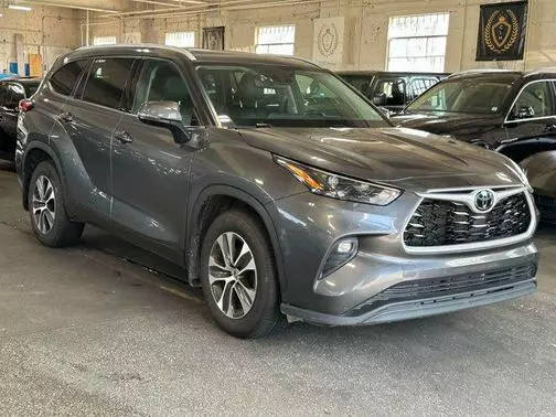 2022 Toyota Highlander XLE AWD photo