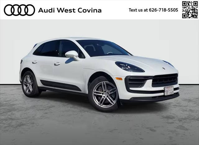 2022 Porsche Macan  AWD photo