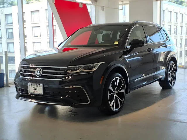 2022 Volkswagen Tiguan SEL R-Line AWD photo