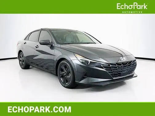 2022 Hyundai Elantra SEL FWD photo