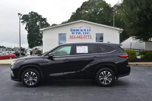 2022 Toyota Highlander XLE AWD photo