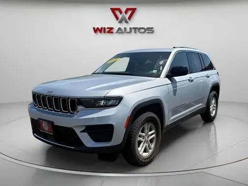 2022 Jeep Grand Cherokee Laredo 4WD photo