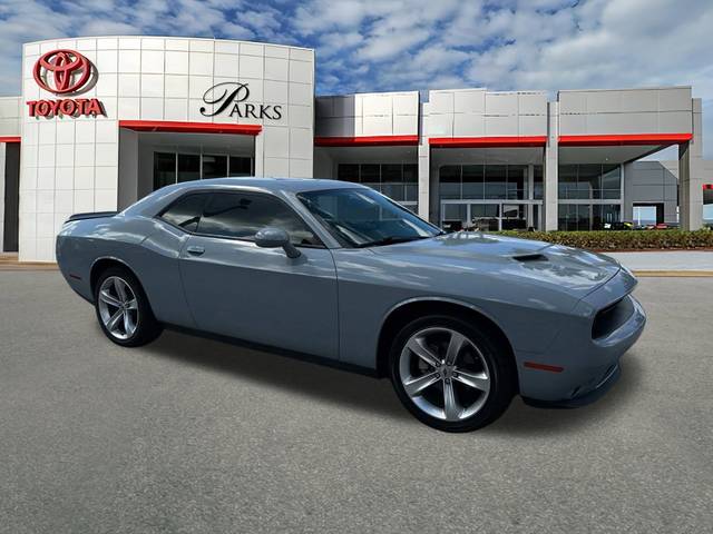 2022 Dodge Challenger SXT RWD photo