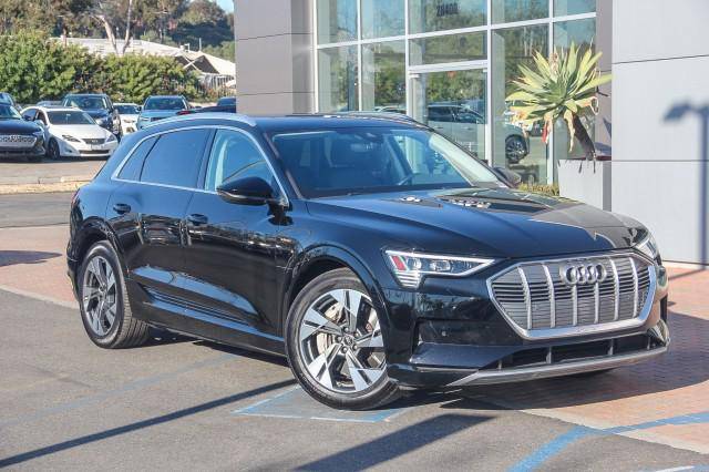 2022 Audi e-tron Premium AWD photo