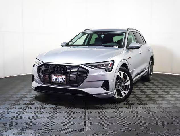 2022 Audi e-tron Premium AWD photo