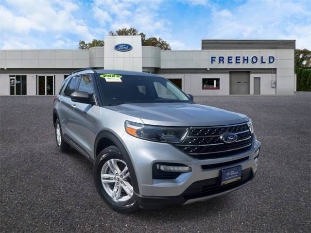 2022 Ford Explorer XLT 4WD photo