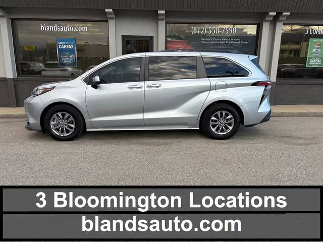2022 Toyota Sienna XLE FWD photo