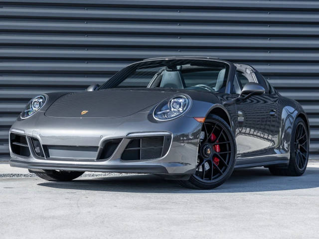 2019 Porsche 911 4 GTS AWD photo