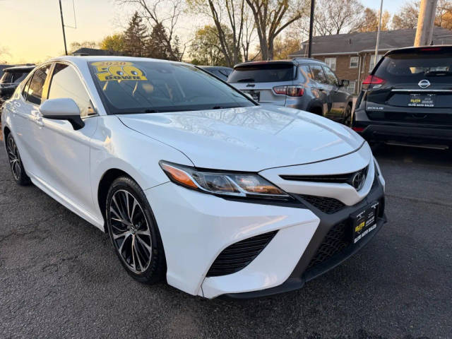 2020 Toyota Camry SE FWD photo