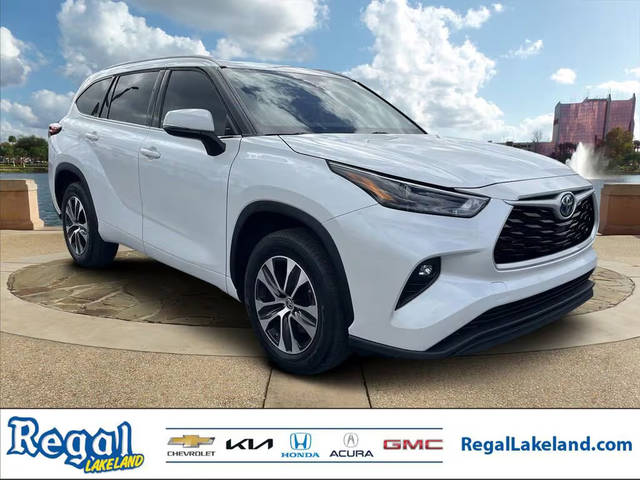 2022 Toyota Highlander Hybrid XLE FWD photo