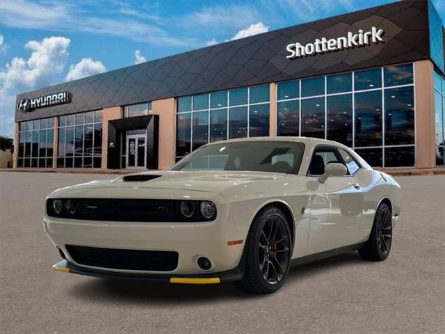 2022 Dodge Challenger R/T Scat Pack RWD photo