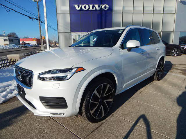 2022 Volvo XC90 Momentum AWD photo